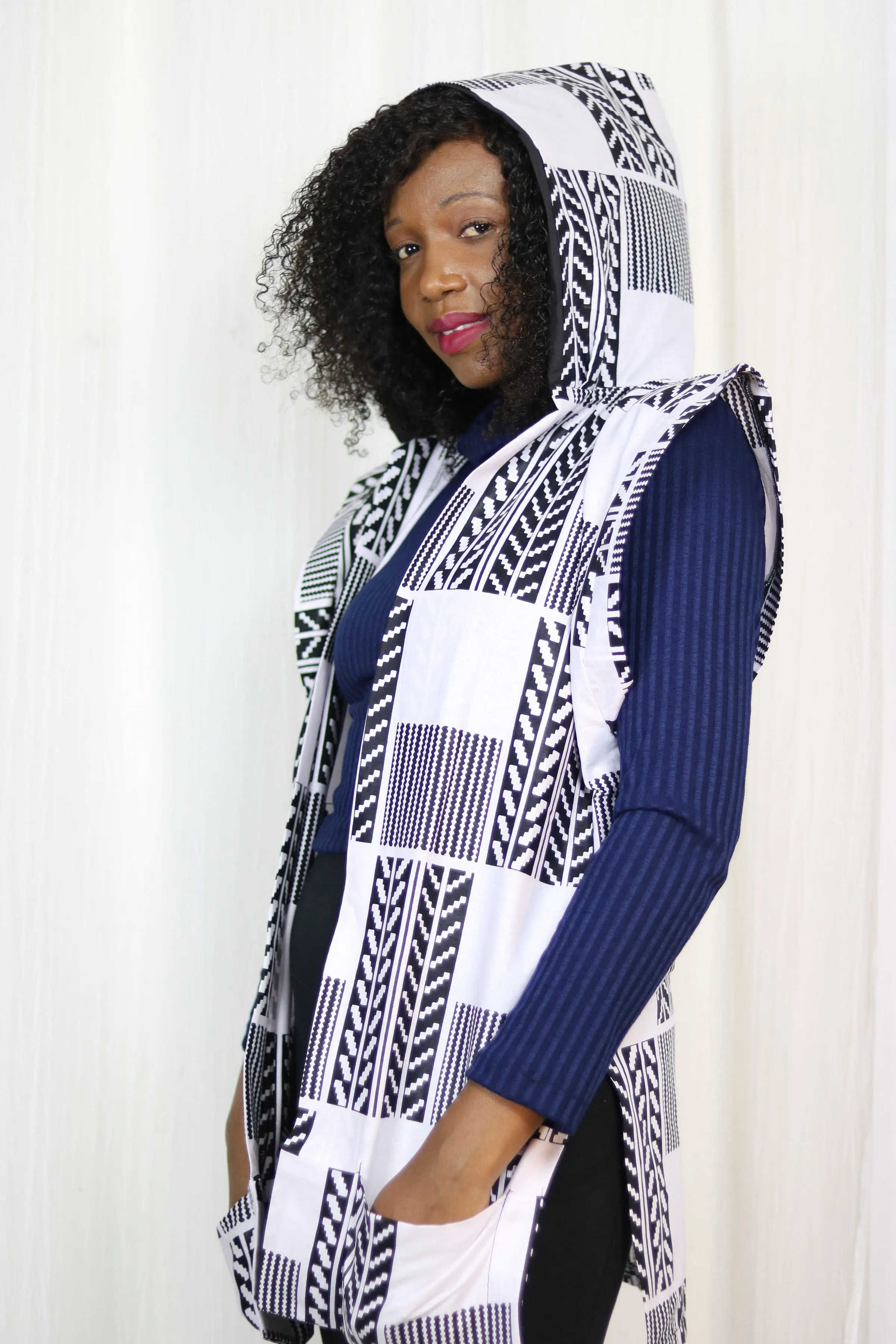 AFRICAN PRINT FALL SLEEVELESS HOODIE - WHITE/BLACK KENTE PRINT